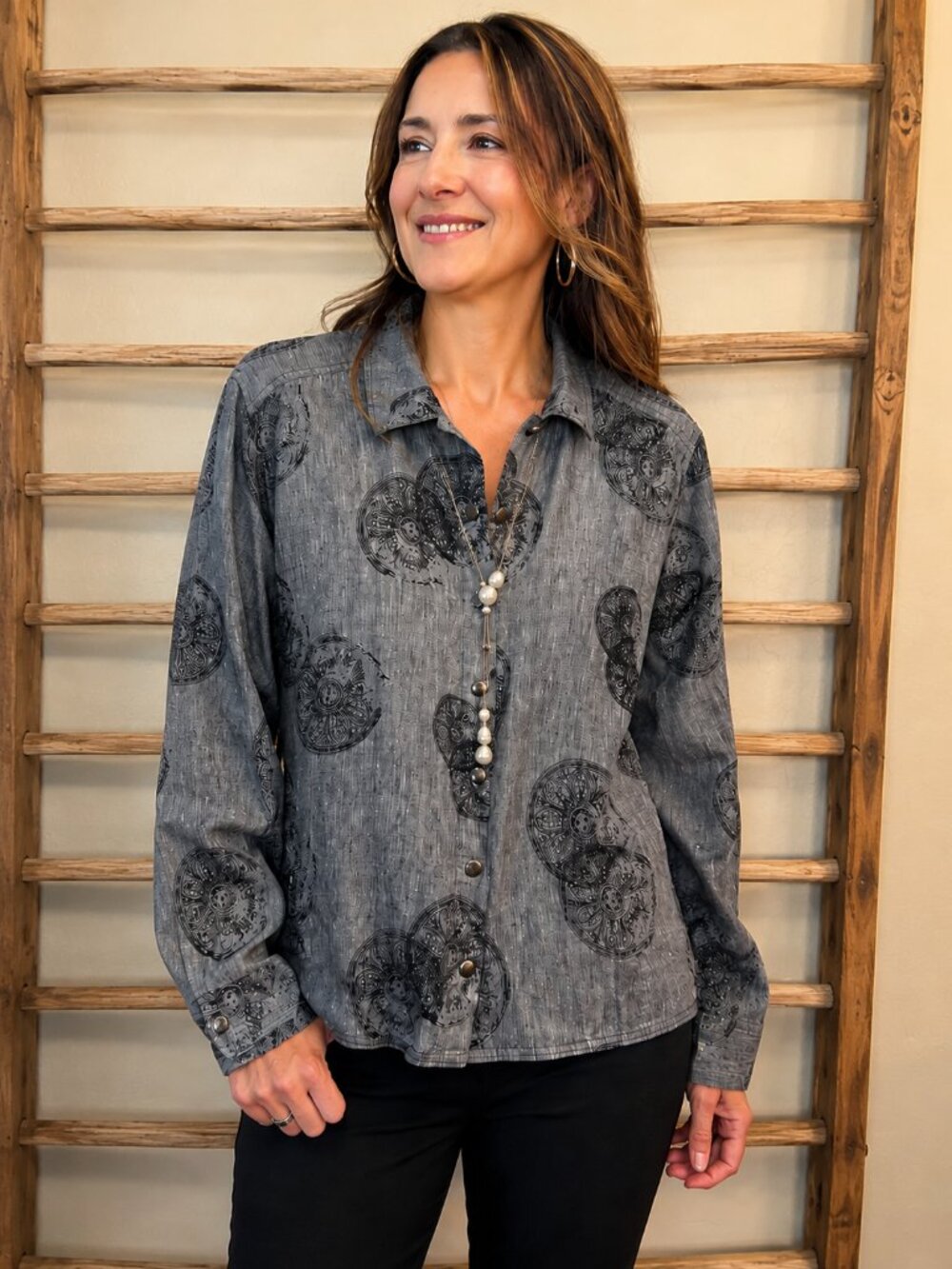 Chico's Design Women's 100% Linen Button-Up Shirt Size 2 Gray with Black Print